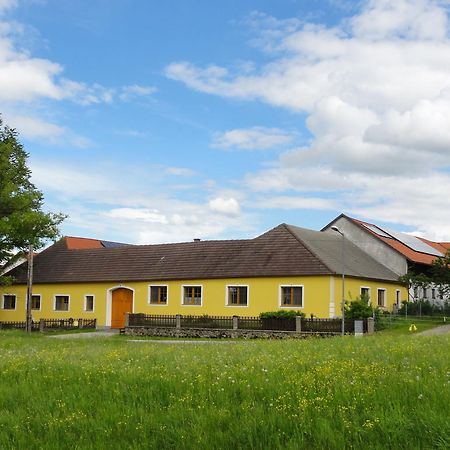Biohof Weissensteiner Appartement Ullrichs Buitenkant foto