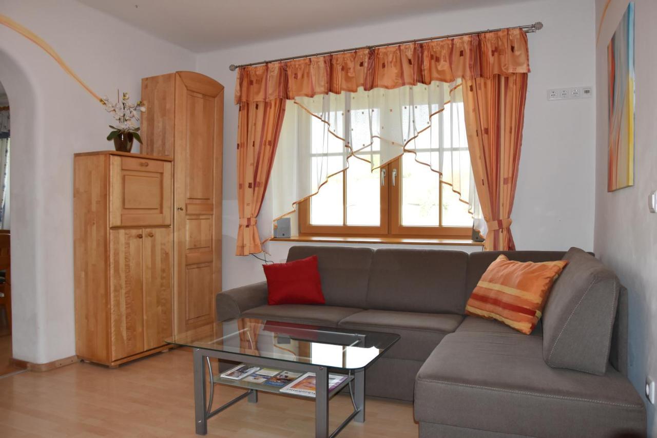 Biohof Weissensteiner Appartement Ullrichs Buitenkant foto