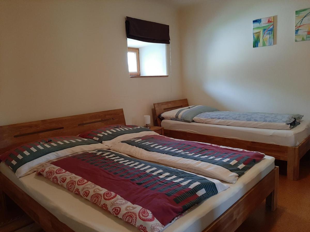 Biohof Weissensteiner Appartement Ullrichs Buitenkant foto