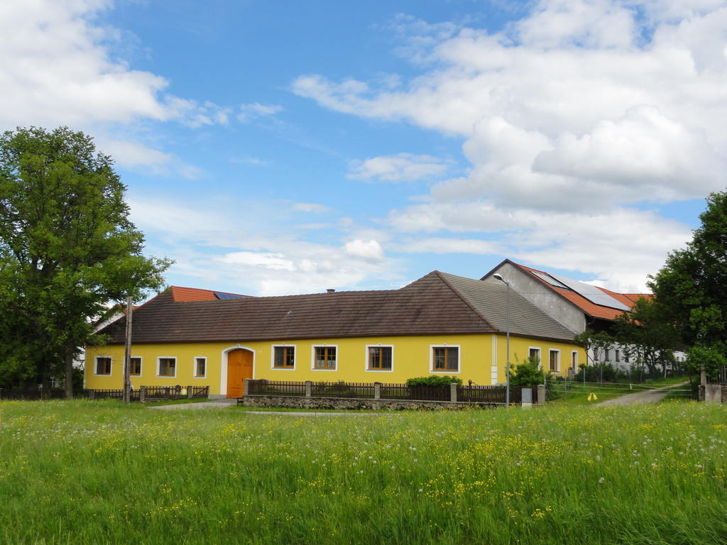 Biohof Weissensteiner Appartement Ullrichs Buitenkant foto